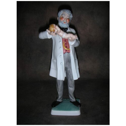 Статуэтка фарфор. Доктор Акушер