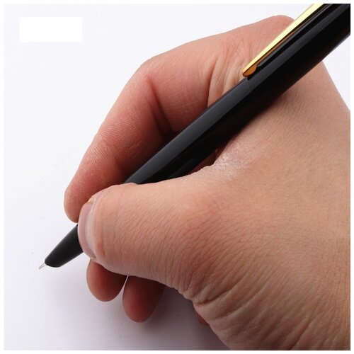 Ручка перьевая черного цвета
