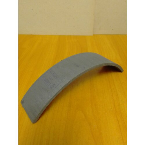 Накладка задних тормозных колодок Волга ГАЗ-24-3102-31029-3110 производства тиир Несверлёная короткая гнутая24-3501105-02 250₽