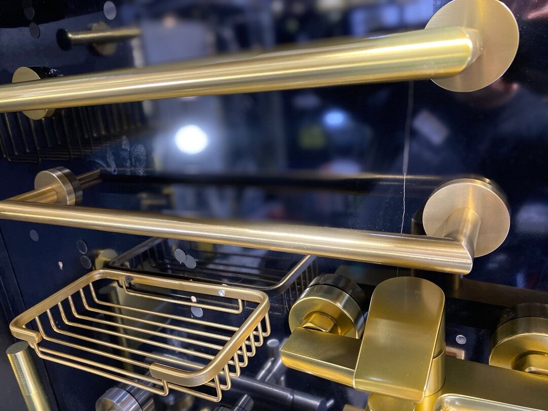 Полотенцедержатель BRUMA MARIS 177 000 4SR золото матовое 450