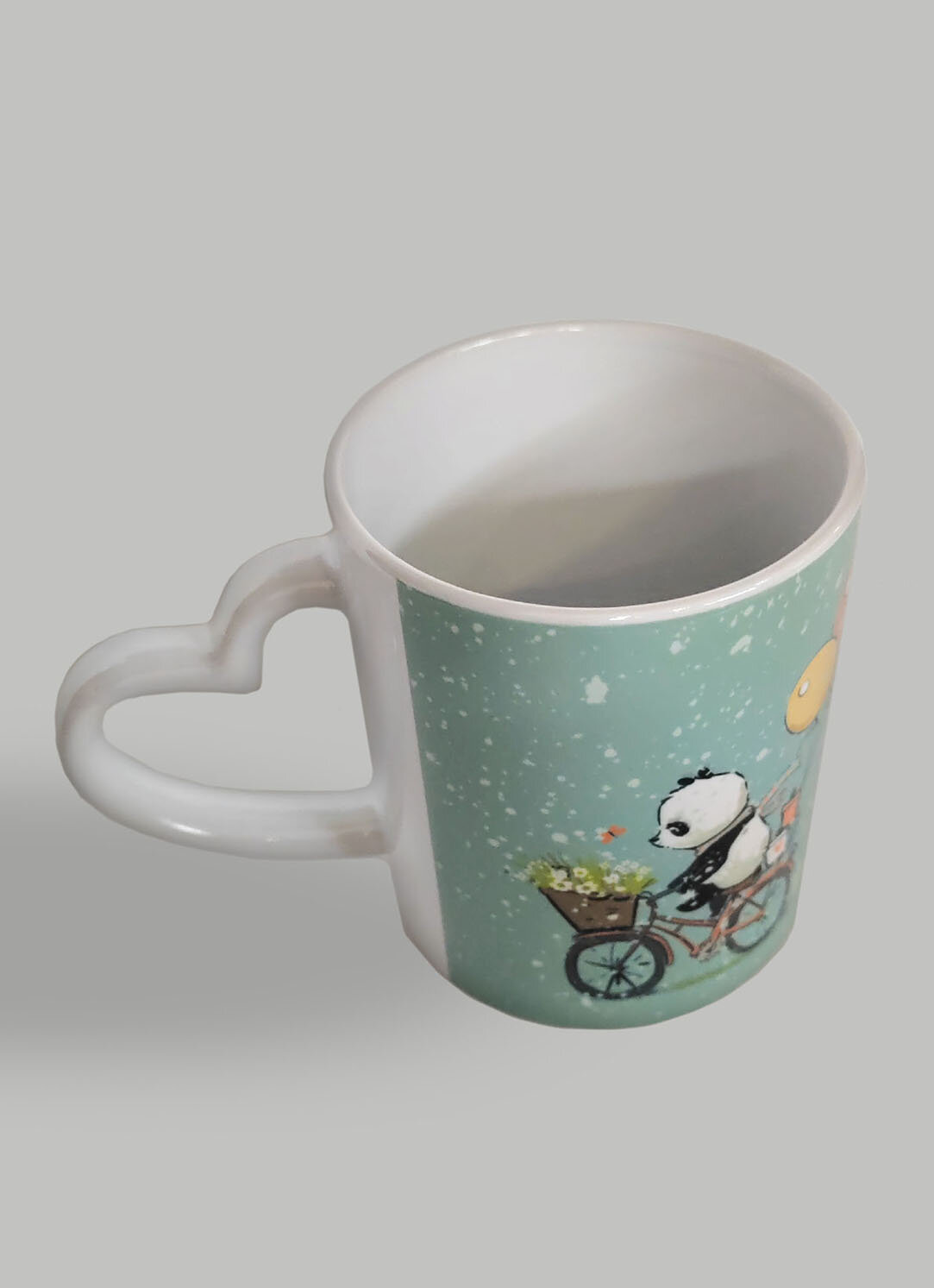 Кружка для чая Панда на велосипеде 330 мм ручка в форме сердца белая — фото 1