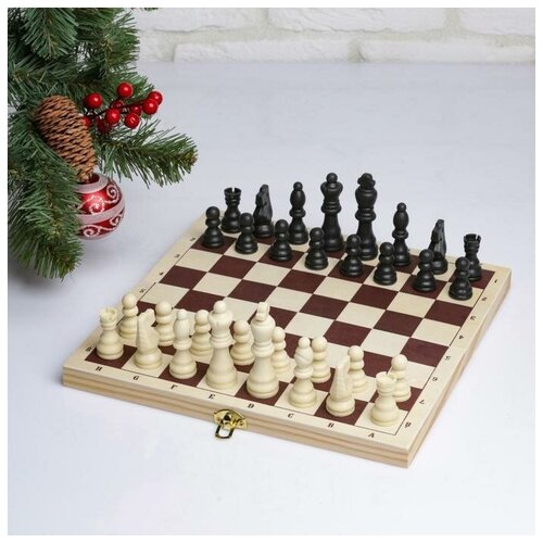 фото Шахматы "волшебного нового года", дерево 30х30 см 5390171 . время игры