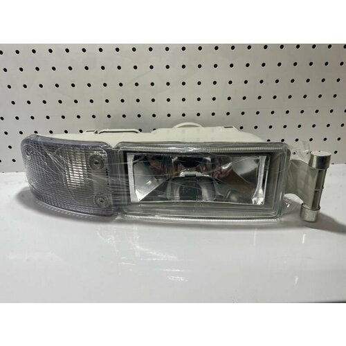 Фара противотуманная левая с желтым поворотником МАН ТГА ТГЛ ТГМ ТГС 4640₽