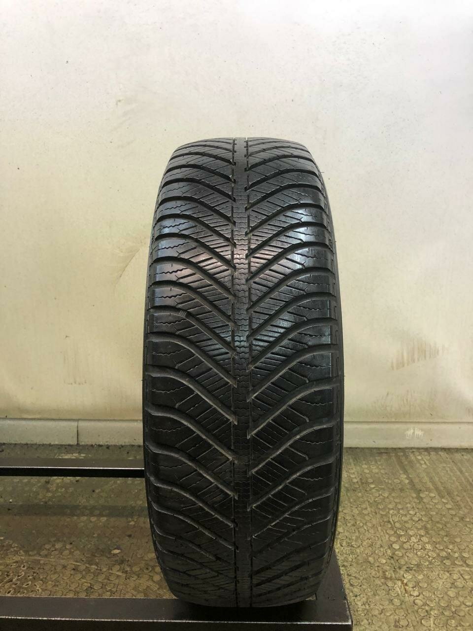 Goodyear Vector 4 Seasons hybric 195/65 R15 БУ Шины Летние