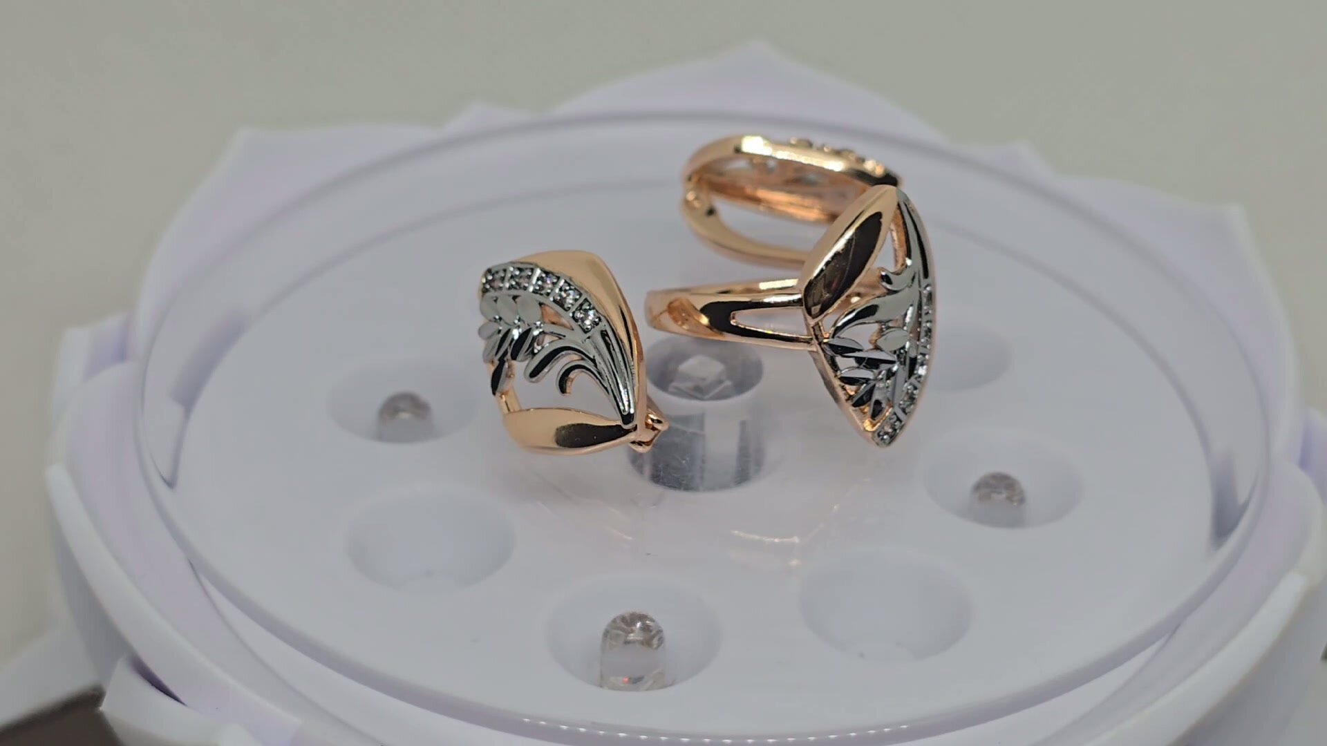 Комплект бижутерии: кольцо, серьги, финифть, размер кольца 19, золотистый — фото 1