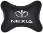 Автомобильная подушка на подголовник экокожа Black с логотипом автомобиля DAEWOO Nexia