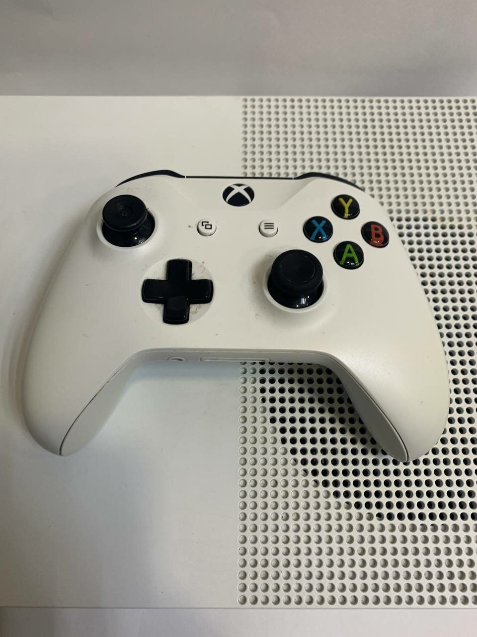 Microsoft Xbox One S 1Tb + GEARS 5 + Gears of War + Gears 2, 3 и 4 (белый) - фото №17