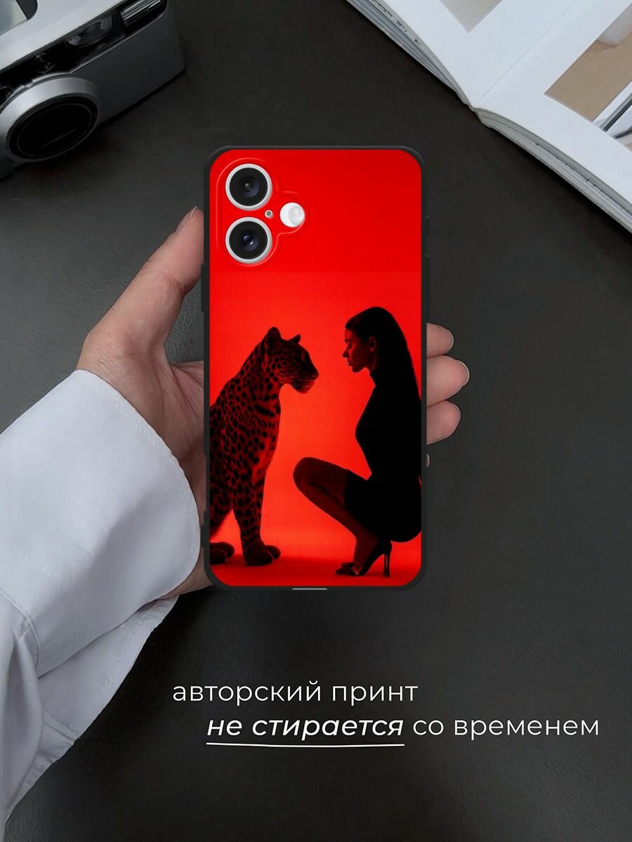 Черный матовый чехол на Apple iPhone 16 Plus / Айфон 16 Плюс с принтом Девушка с леопардом — фото 1