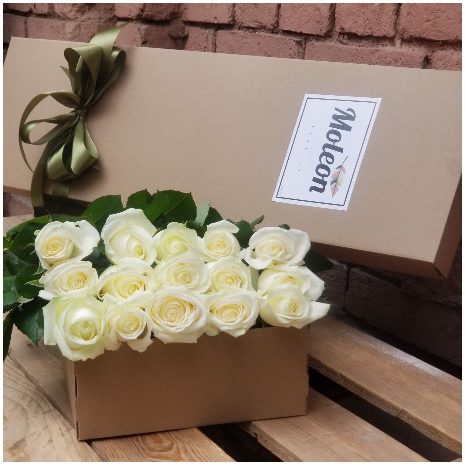 Розы в крафт коробке 15 шт 50 см белые - Просто роза ру