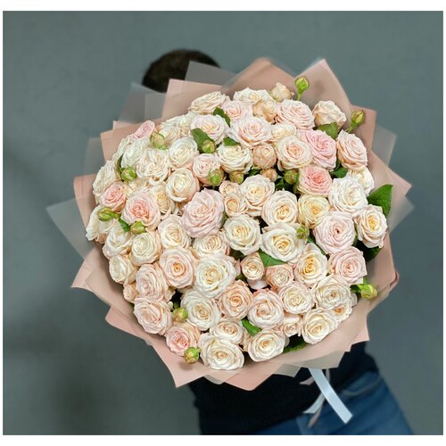 51 Пионовидных кустовых роз в дизайнерской упаковке