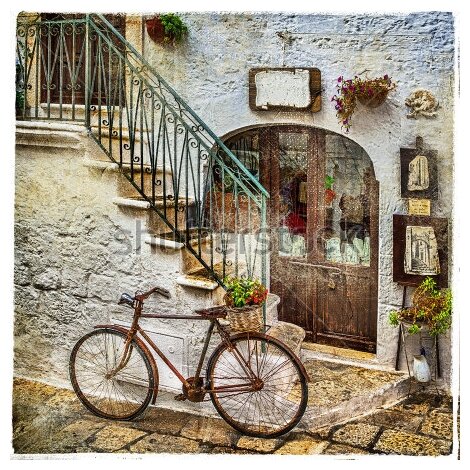 Постер на холсте Уютный маленький итальянский дворик с велосипедом, лестницей и горшечными цветами 60см. x 60см.