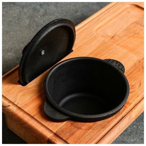 Кастрюля чугунная с подставкой ТМ BRIZOLL 0,3 л хорека