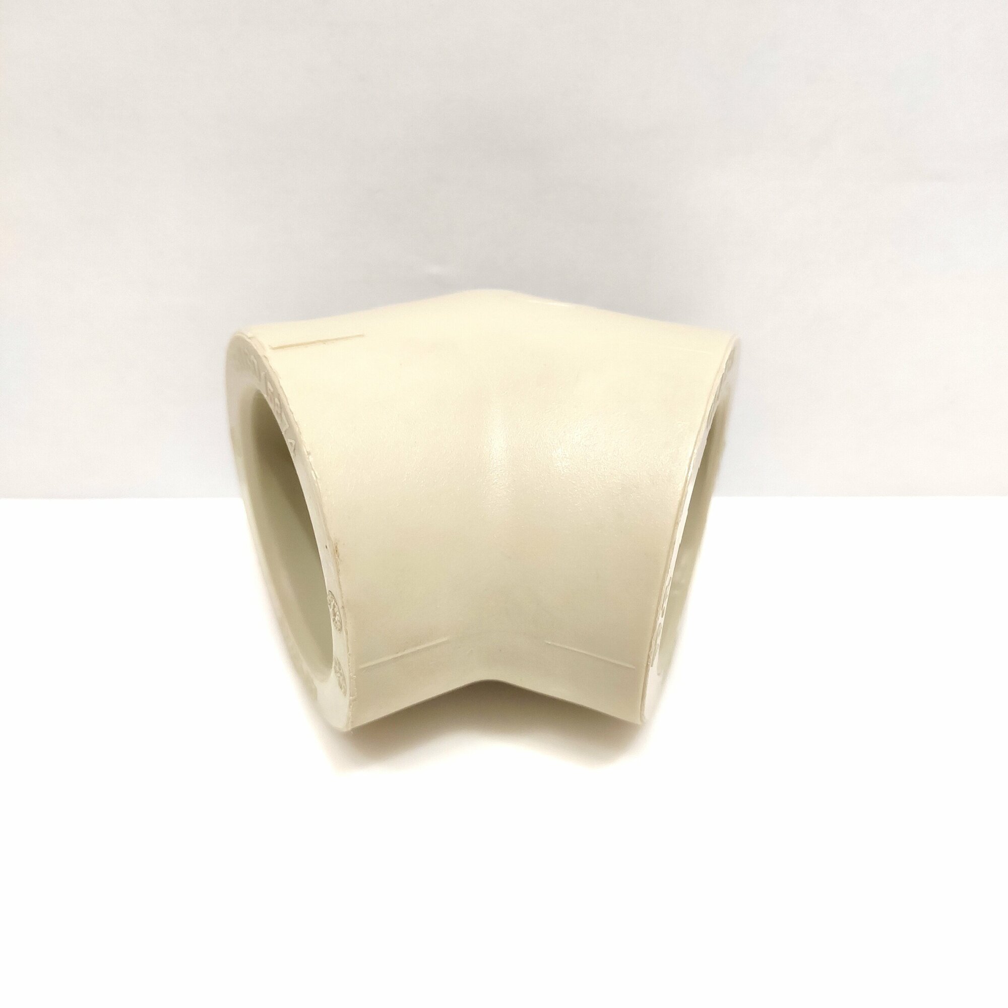 Угол полипропиленовый (колено) 45* 40х40мм Heisskraft