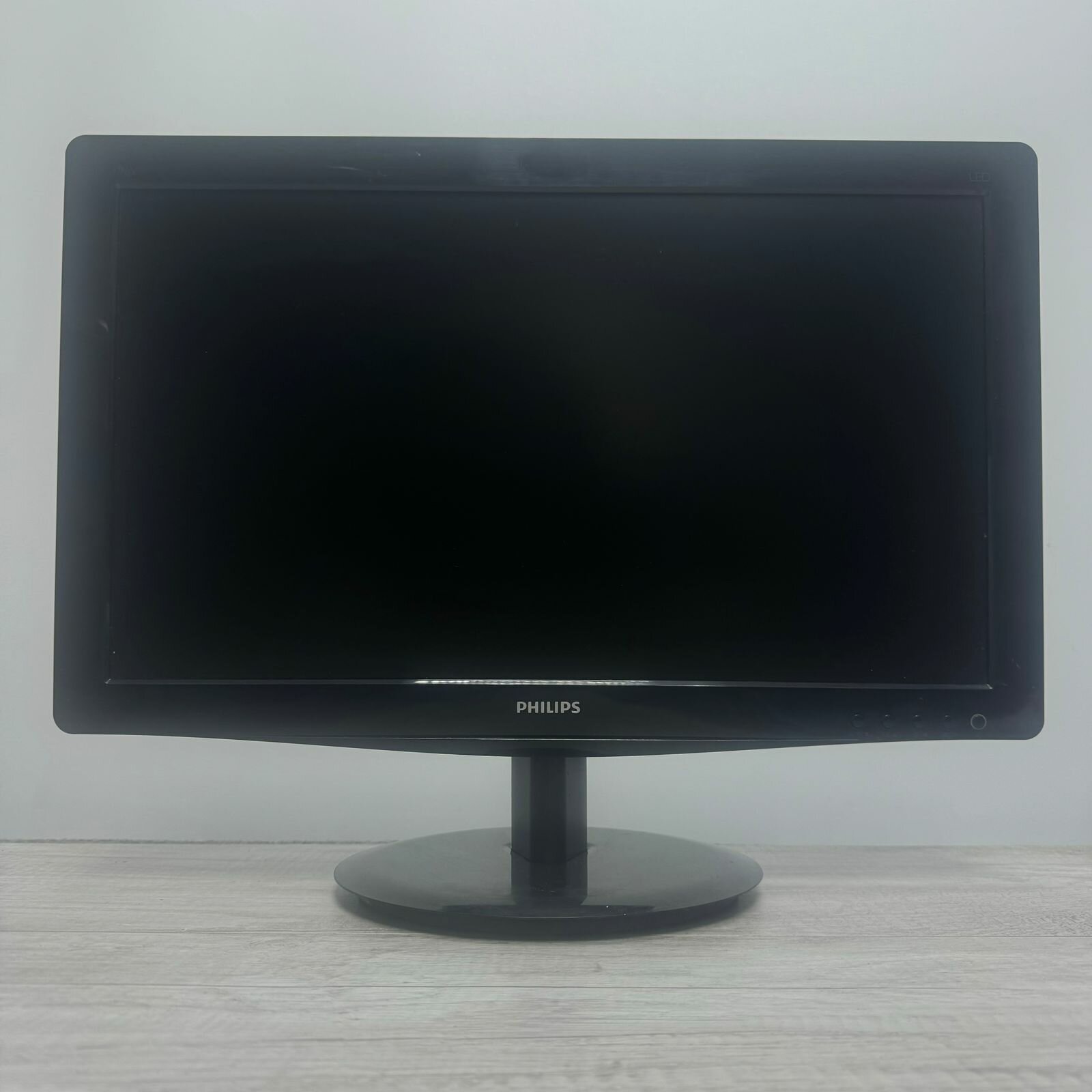 18.5" Монитор Philips 196V3LAB, 1360x768, 75 Гц, TN