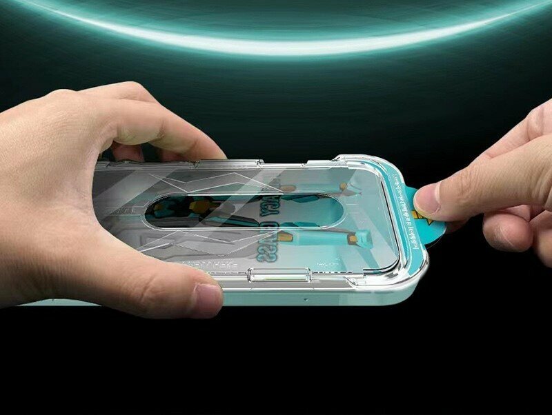 Защитное стекло для iPhone 15 Pro Max "Антишпион" глянцевое с аппликатором для установки 1 шт. — фото 1