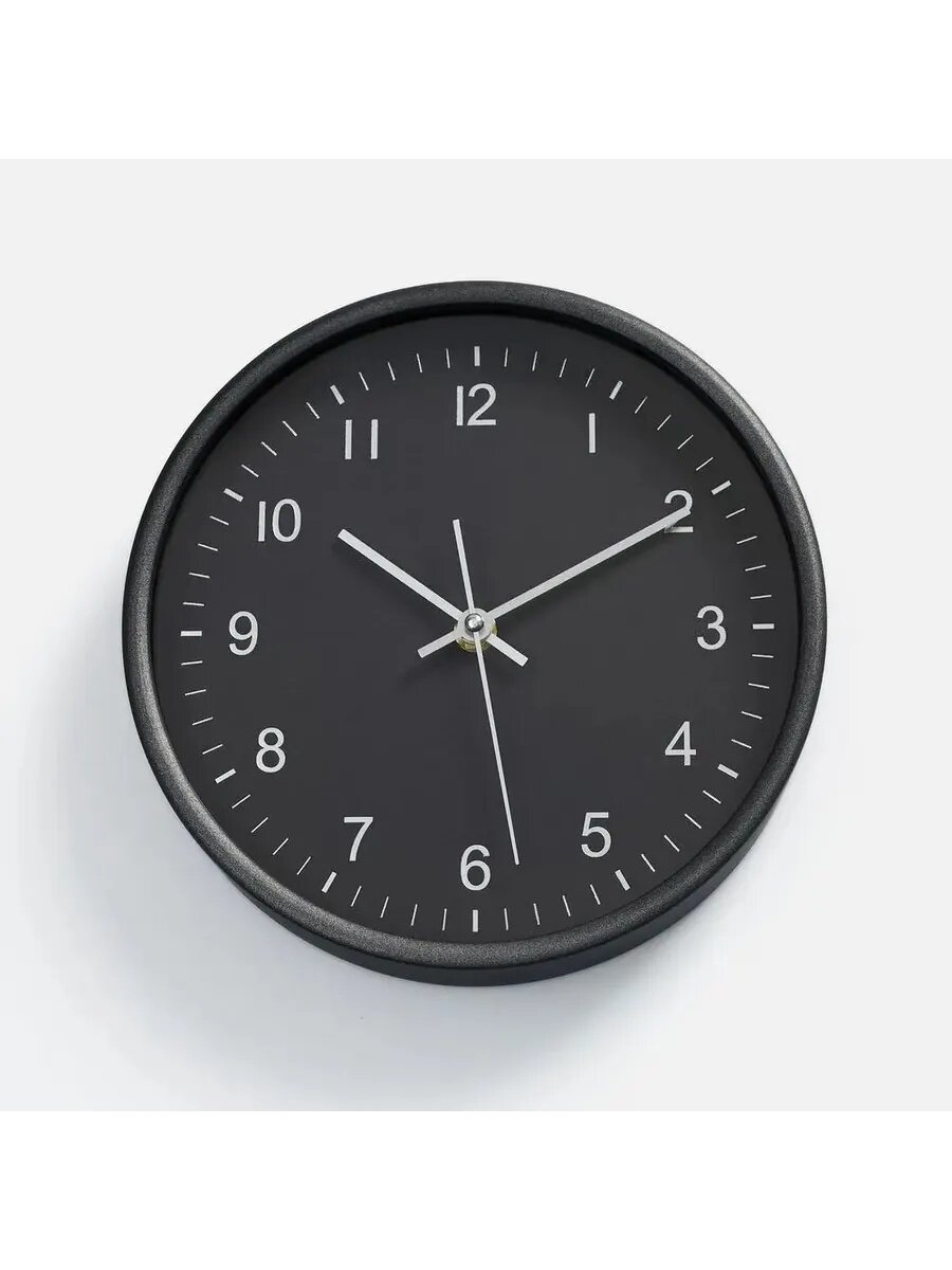 Современные черные часы для стильного интерьера