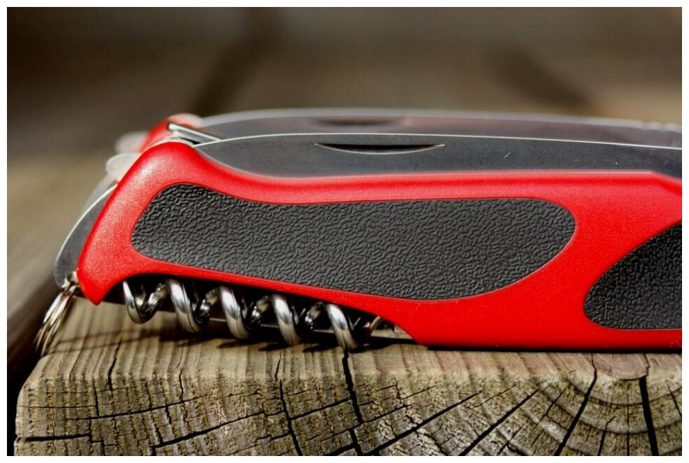 Нож перочинный Victorinox RangerGrip 68 (0.9553.C) 130мм 11функций красный/черный карт.коробка - фото №13