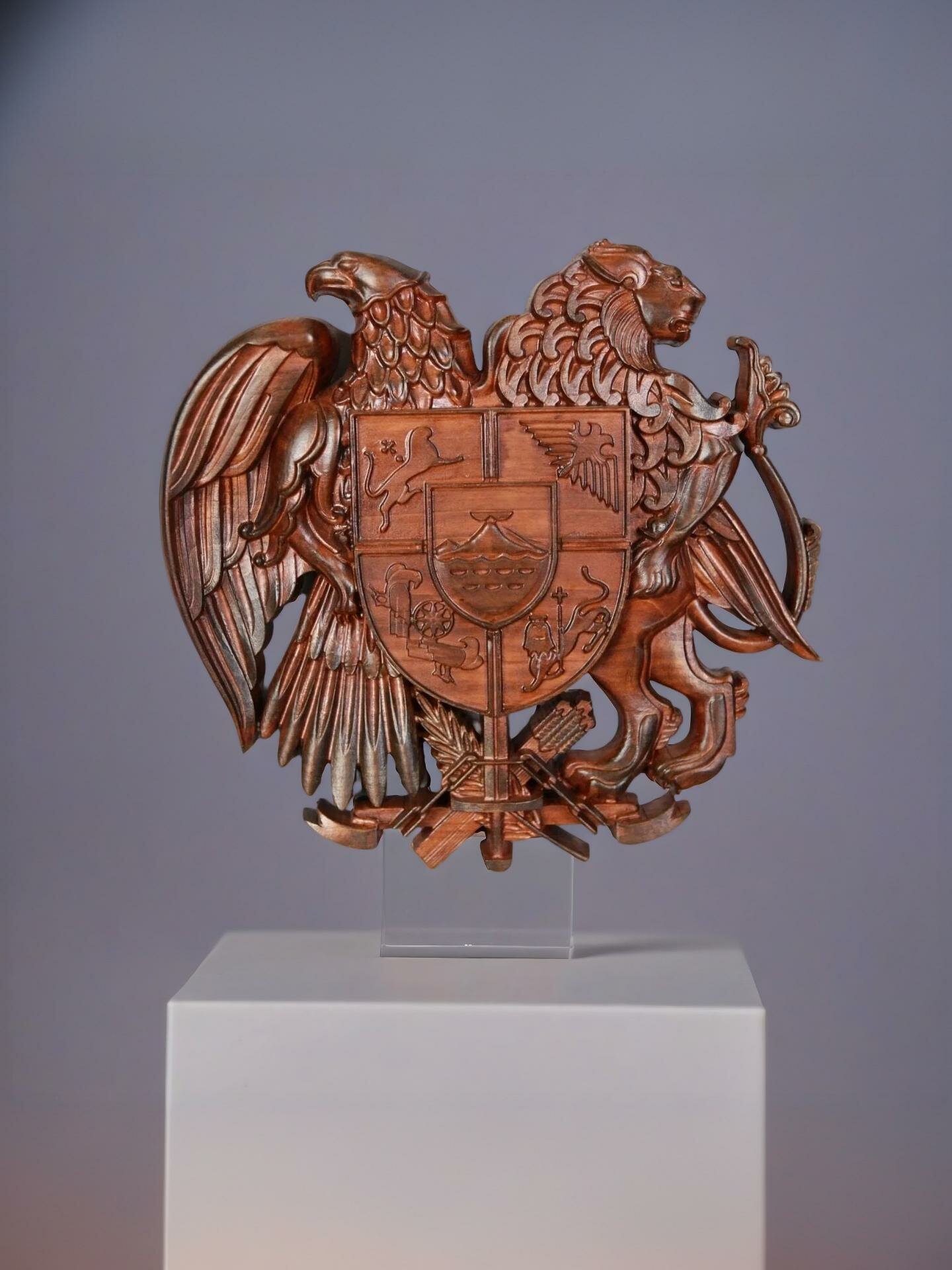 Герб Армении, размер 30*29см, цвет коричневый, темно коричневый, материал дерево, резьба, "Vernissage of History"