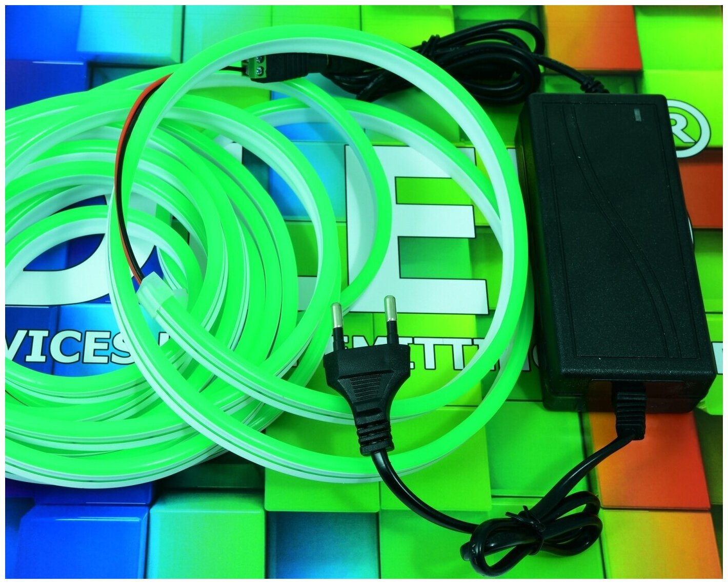 Неоновая светодиодная лента DLED 5м, 5х12мм, 220В, 120 LED/m, IP 67, гибкий неон, зеленый - фотография № 2
