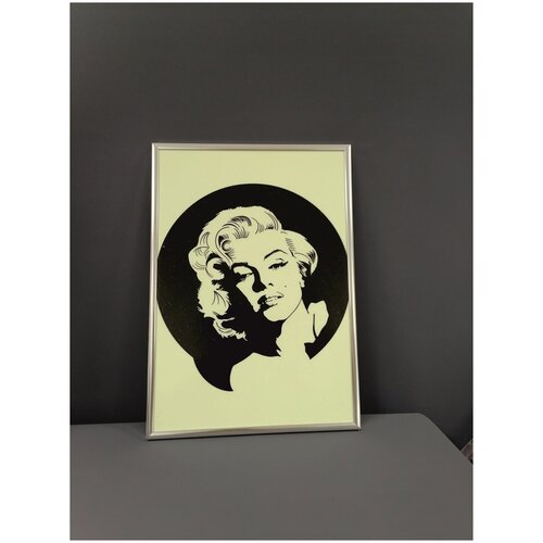 Картина светящаяся в темноте, в рамке с подвесом Мэрилин Монро