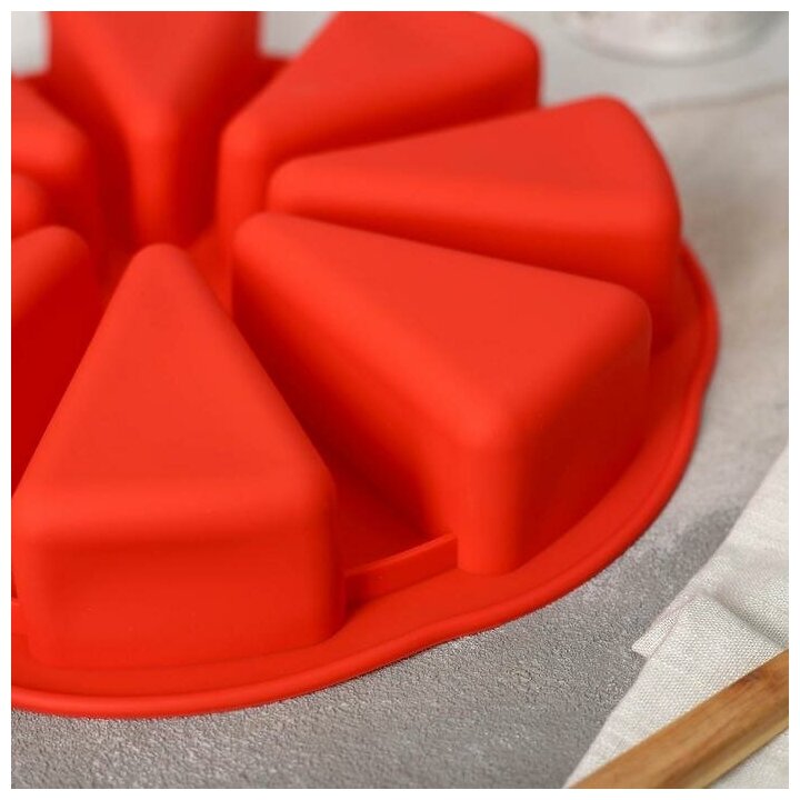 Форма силиконовая для выпечки «Кусочки торта», 27,5×27,5 см, 8 ячеек (10×6,2 см), цвет микс