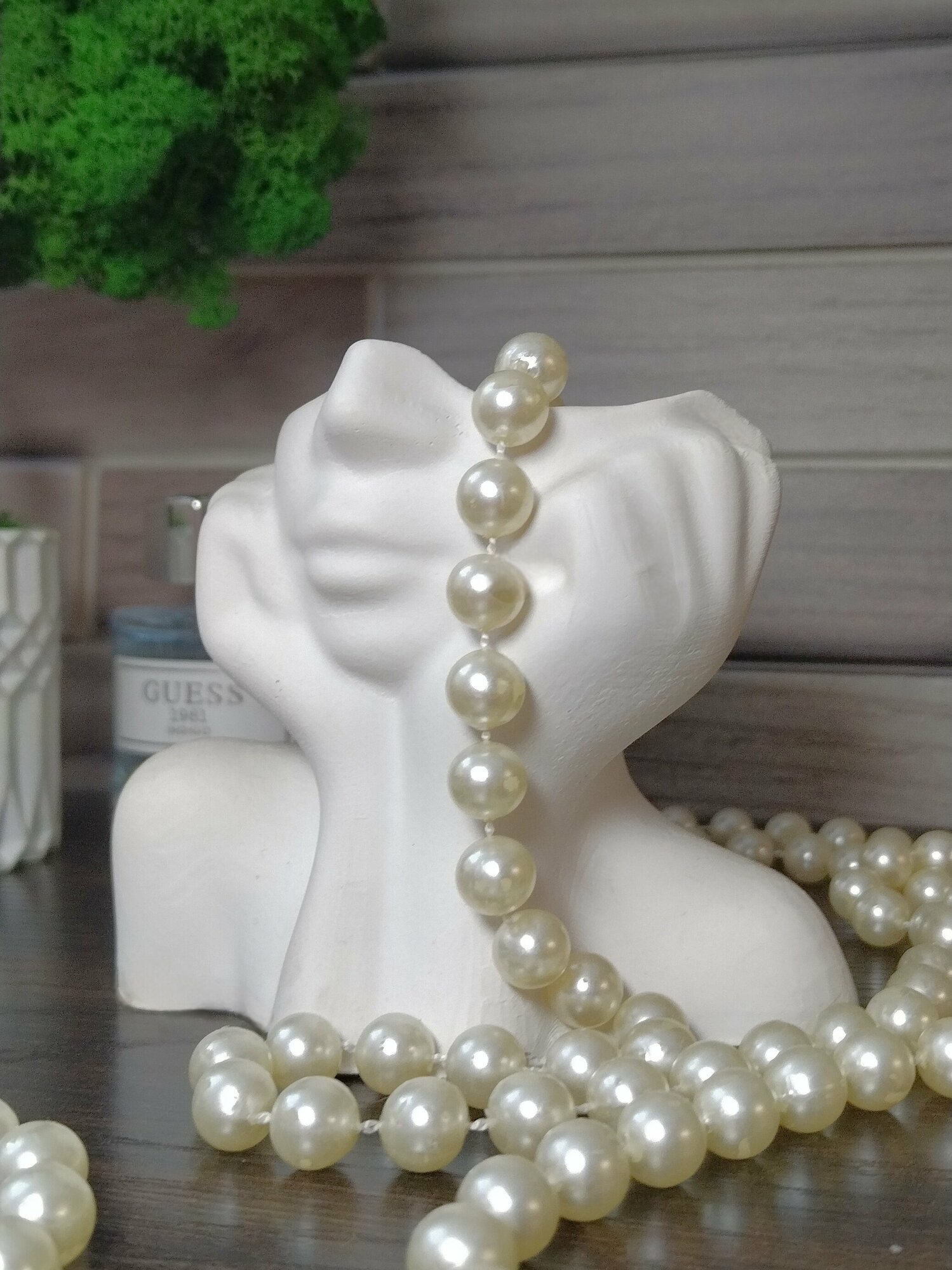 фото Гипсовое кашпо Мечтательница