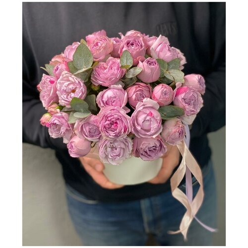 Пионовидные розы Лавандер Баблс в коробке
