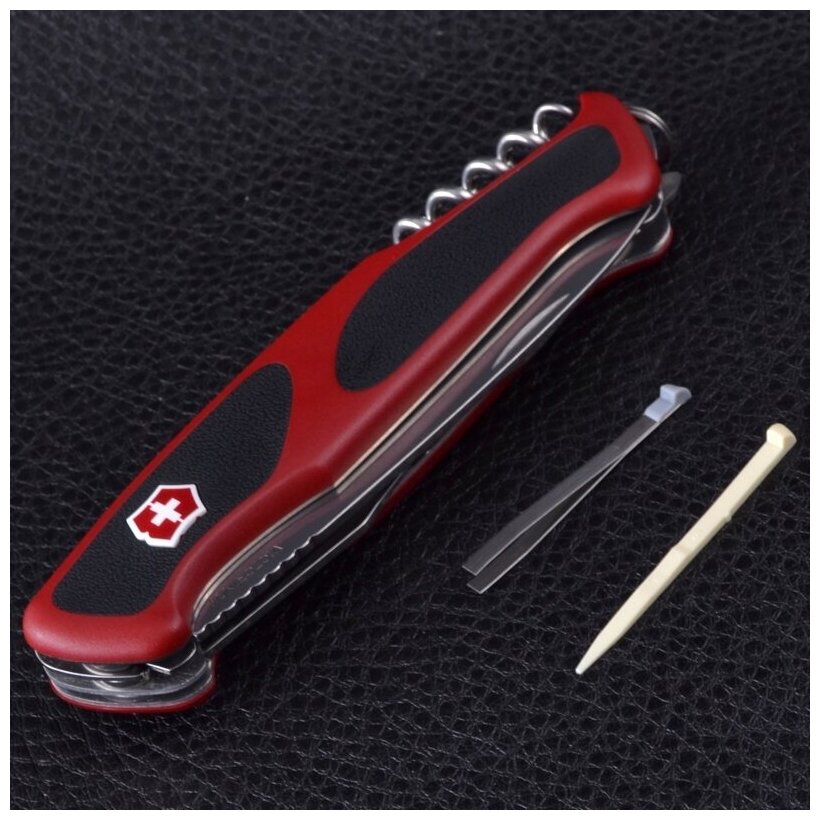 Нож перочинный Victorinox RangerGrip 55 (0.9563.C) 130мм 12функций красный/черный карт.коробка [0.9563.c ] - фото №16