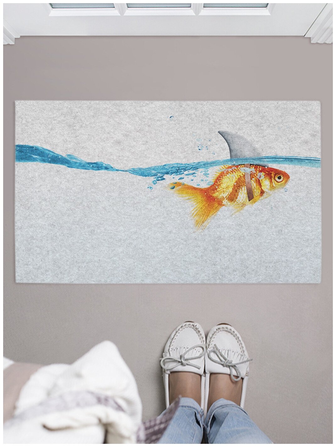 Придверный коврик в прихожую JoyArty "Акулий плавник" для обуви, на резиновой основе, 75x45 см - фотография № 1
