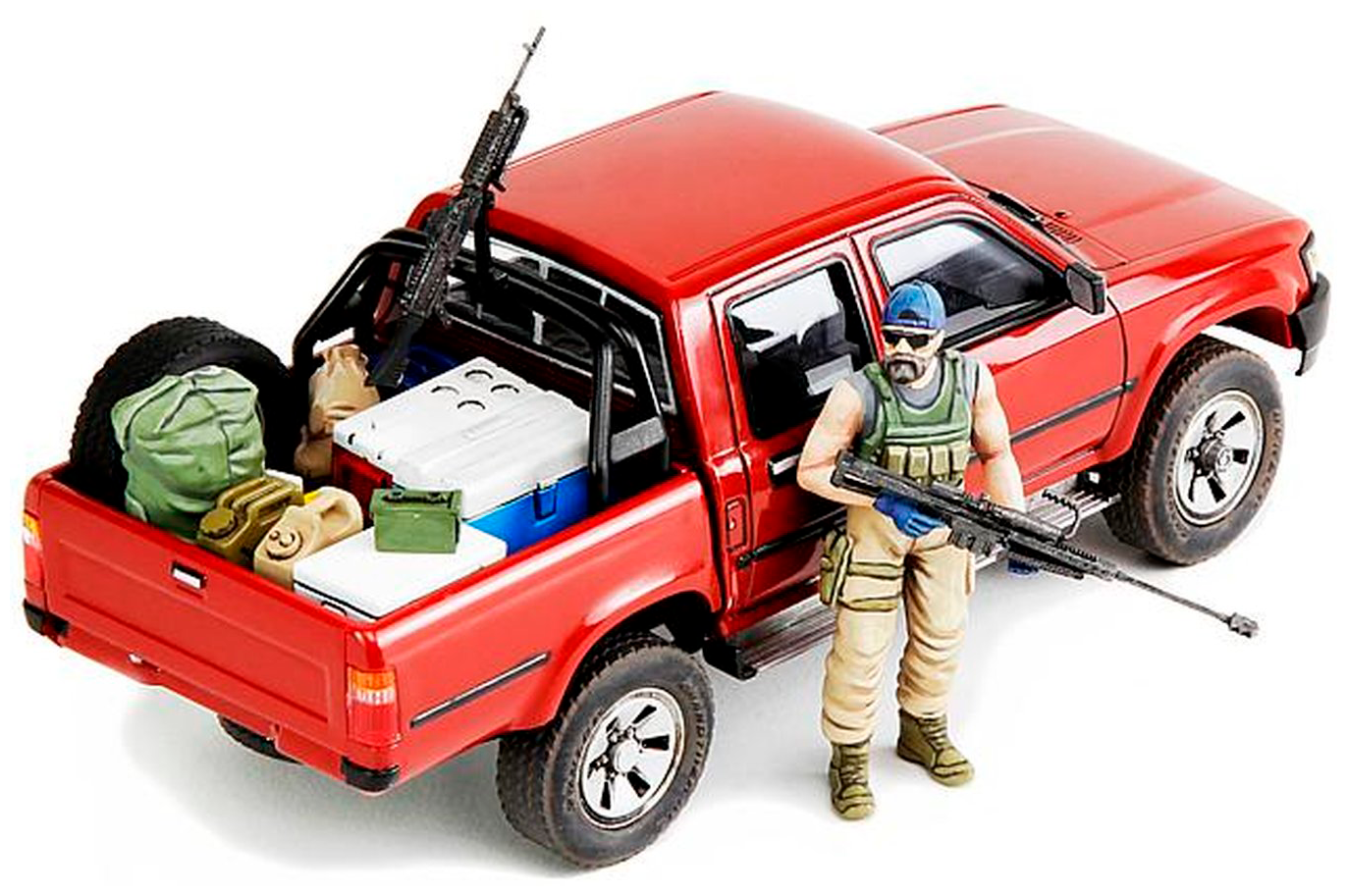 VS-002 Meng 1/35 Toyota HiLux 4x4 Dual Cab Sr5 (1997) w/equipment