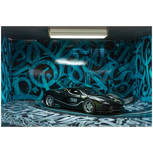 Масштабная модель автомобиля Ferrari LaFerrari в масштабе 1/32