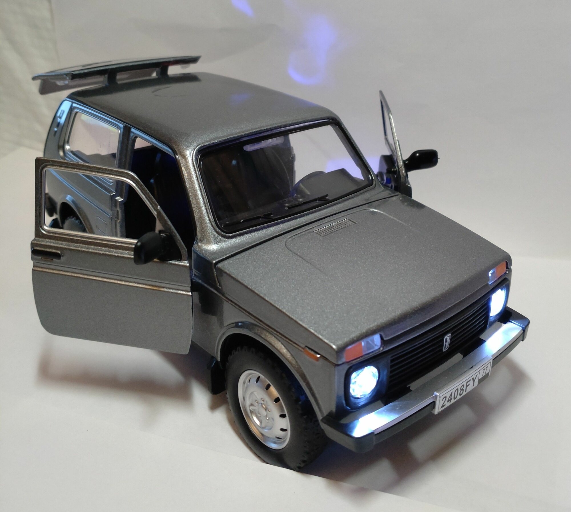 Металлическая машинка ВАЗ 2121 нива 4х4 модель 1:24
