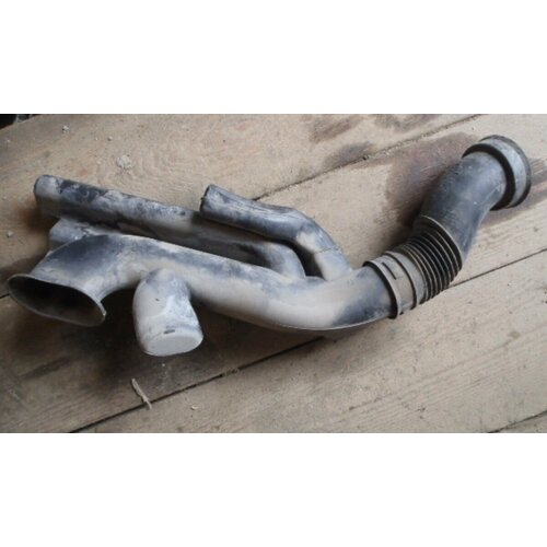 Воздухозаборник Astra H / Family Opel 633688635(555624486)