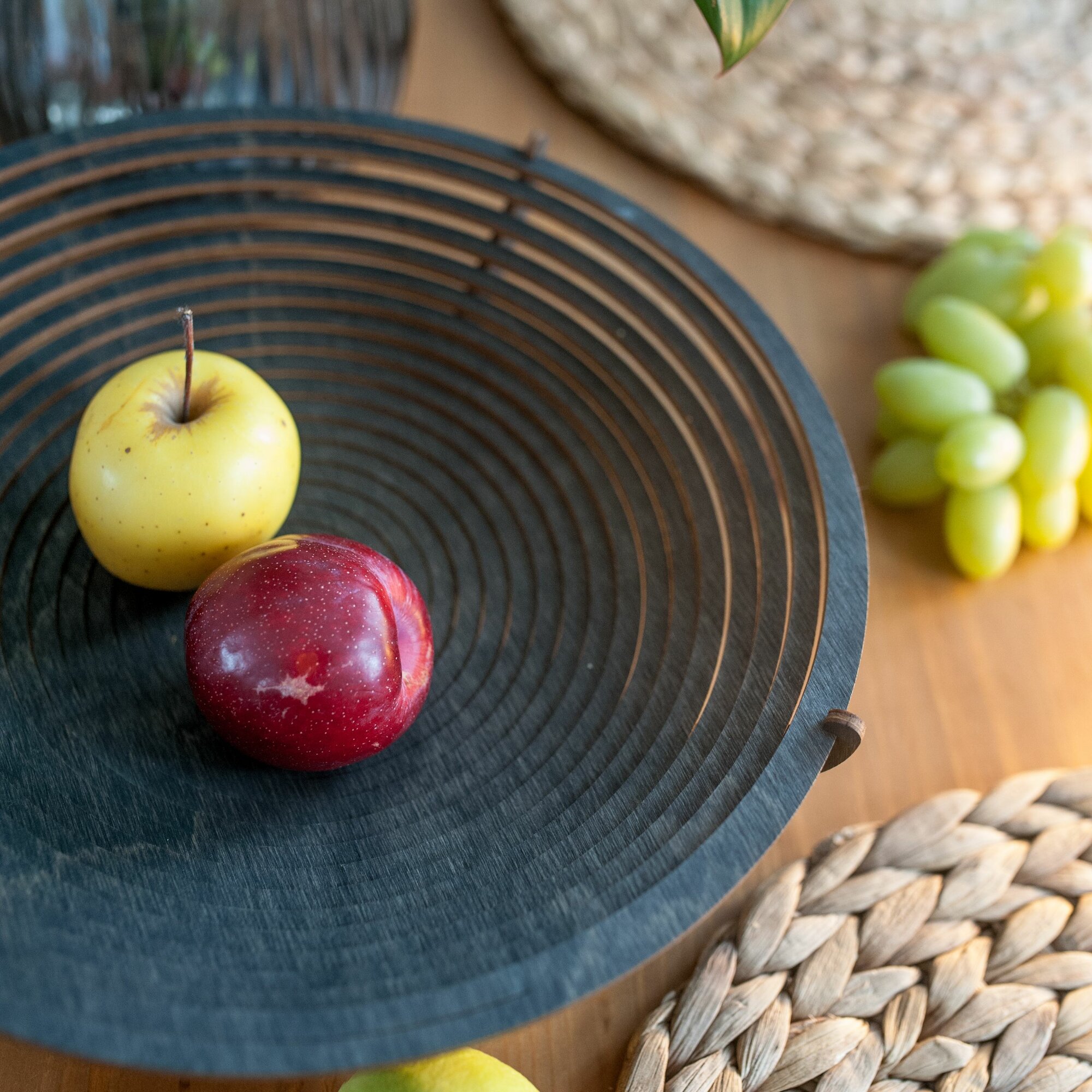 фото Фруктовница "Спираль" Bezusoff из фанеры диаметр 29 см