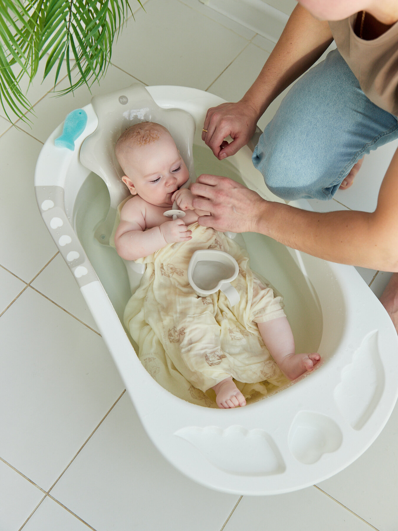 34005 Ванночка детская Happy Baby для купания Bath Comfort 40л съемная горка со сливом ванна детская серый