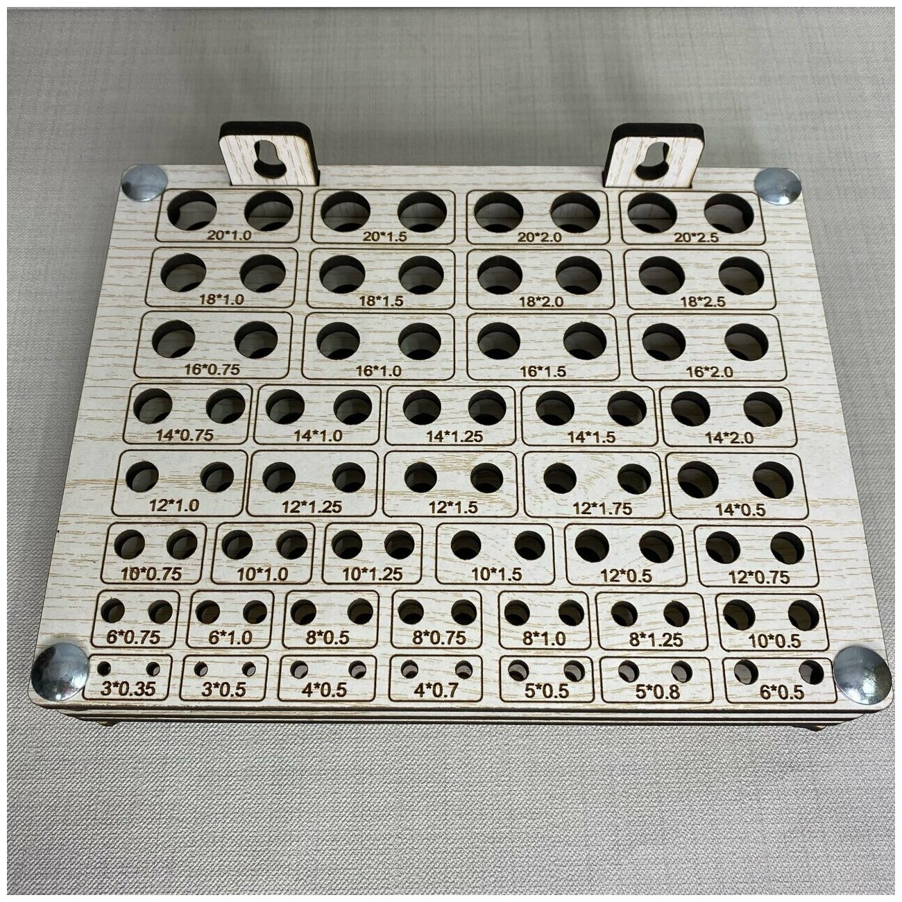 Подставка под метчики М3-20 мм / хранение инструмента - фотография № 1