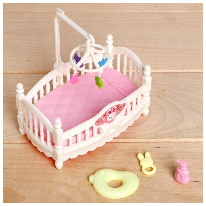 На двух из трех представленных вам фотографий изображены