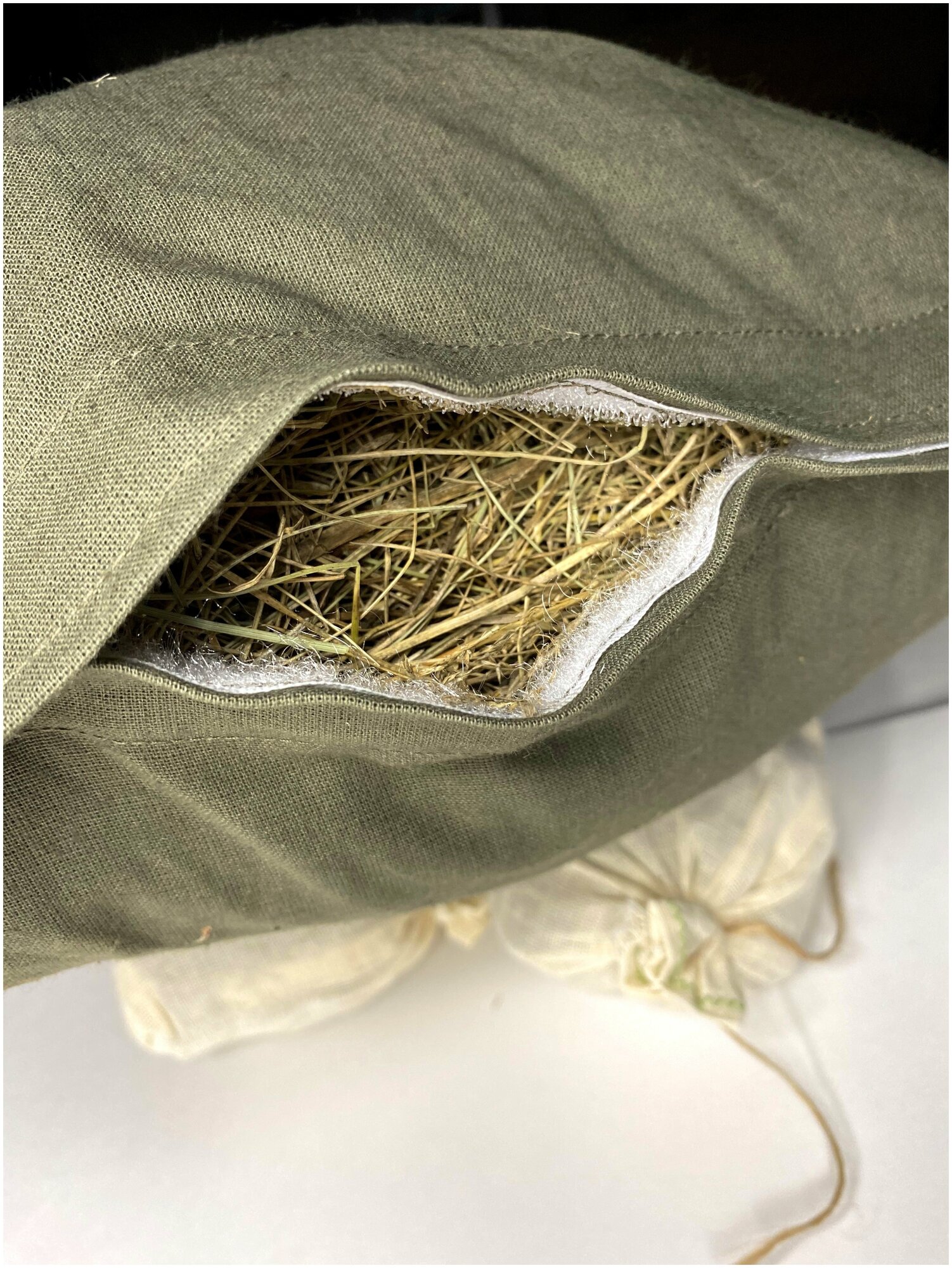 Подушка с сеном и травами - фотография № 3