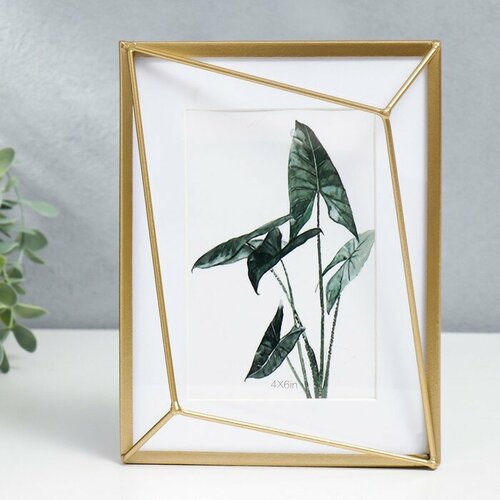 Фоторамка металл на 1 фото 10х15 см Лофт Преломление углов золото паспарту 20х15х3 см 2302₽