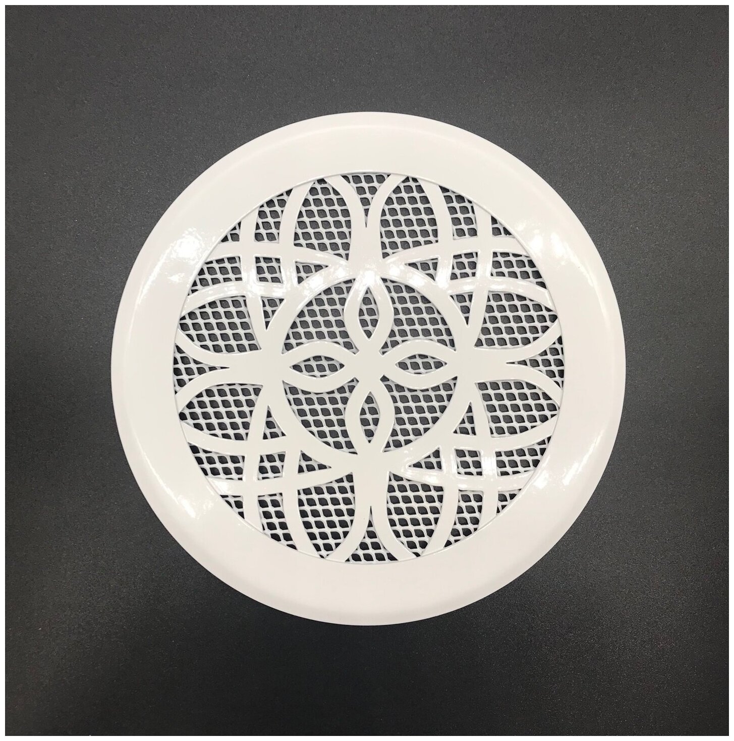 фото Решетка стальная на магнитах КП 120 Лотос, сетка белая