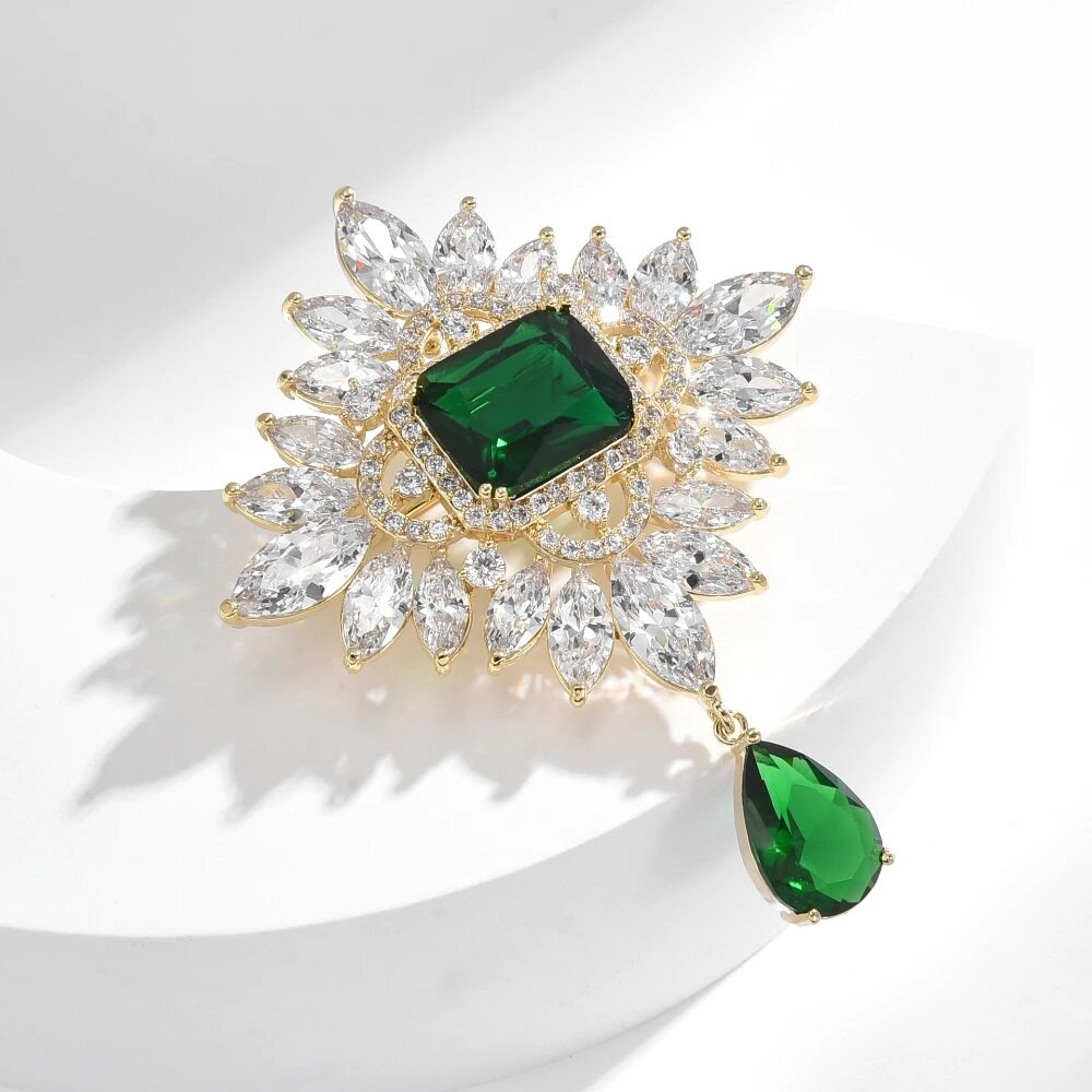 фото Брошь орден винтажная в стиле барокко красный камень / Брошь геральдическая / Брошь мальтийский крест / Брошь с подвеской