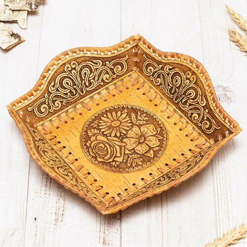 Конфетница Цветы тисненая береста 21х21х6 см 1399₽