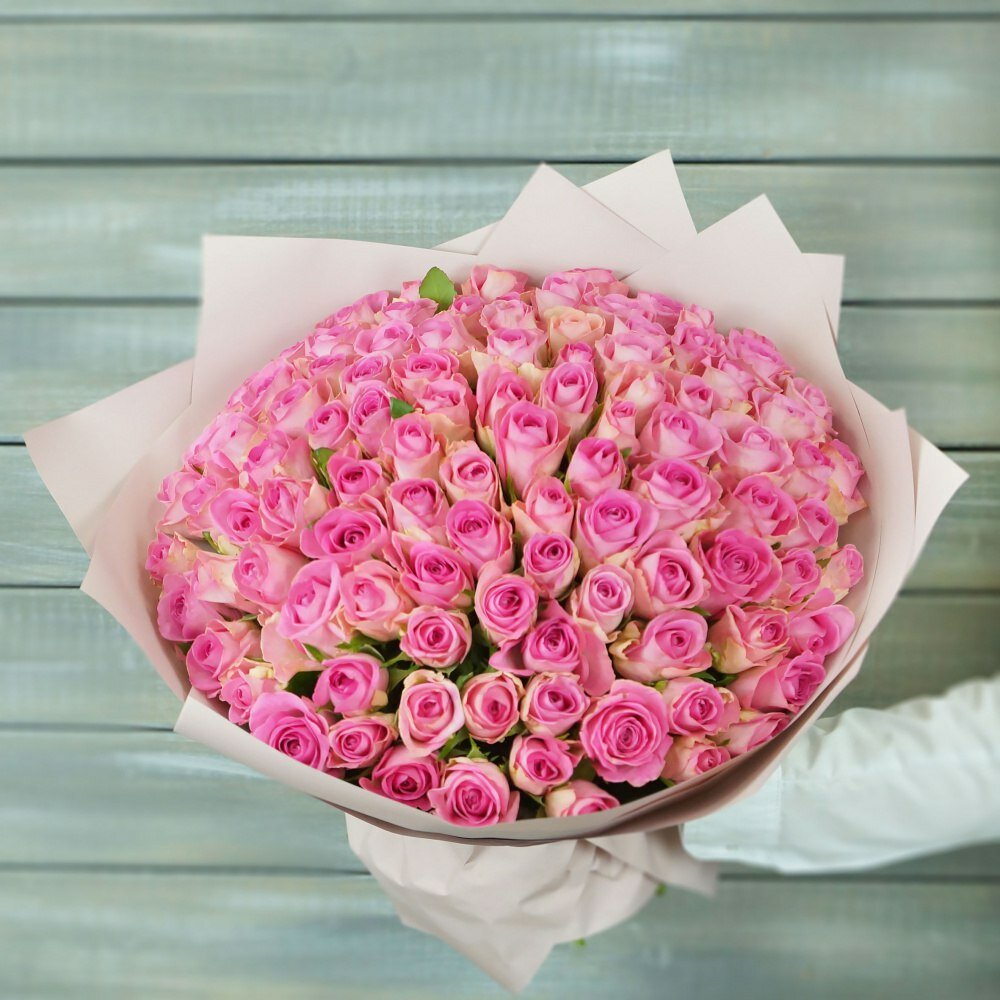 Монобукет Букет Маркет "Кения" 75 роз 40см оберточная бумага розовый