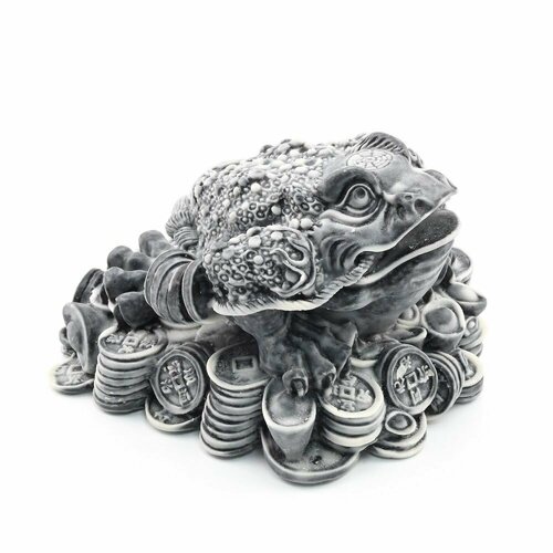 Фигурка из мраморной крошки Жаба на монетах и слитках 3950₽