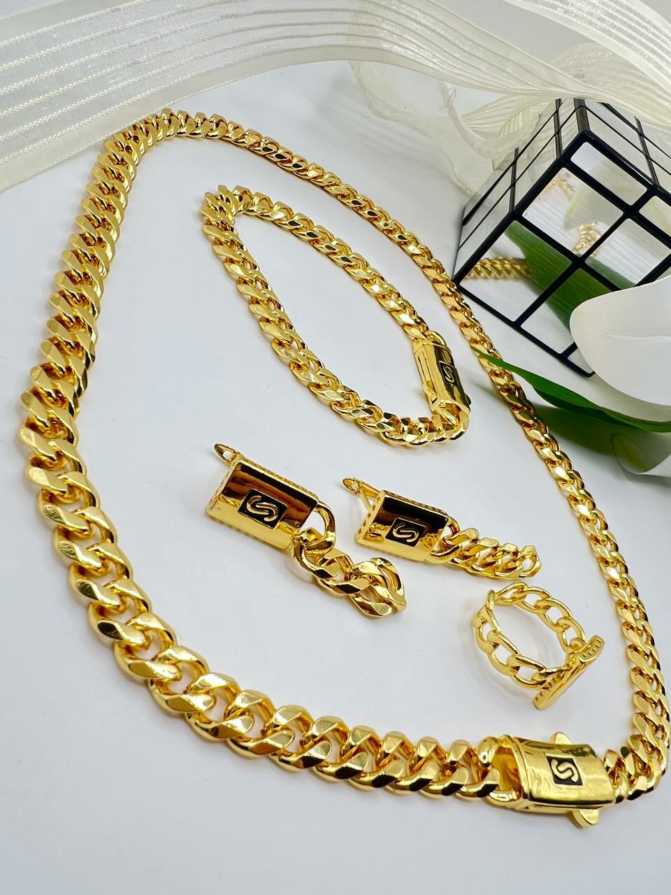 Комплект бижутерии: браслет, колье, серьги, кольцо