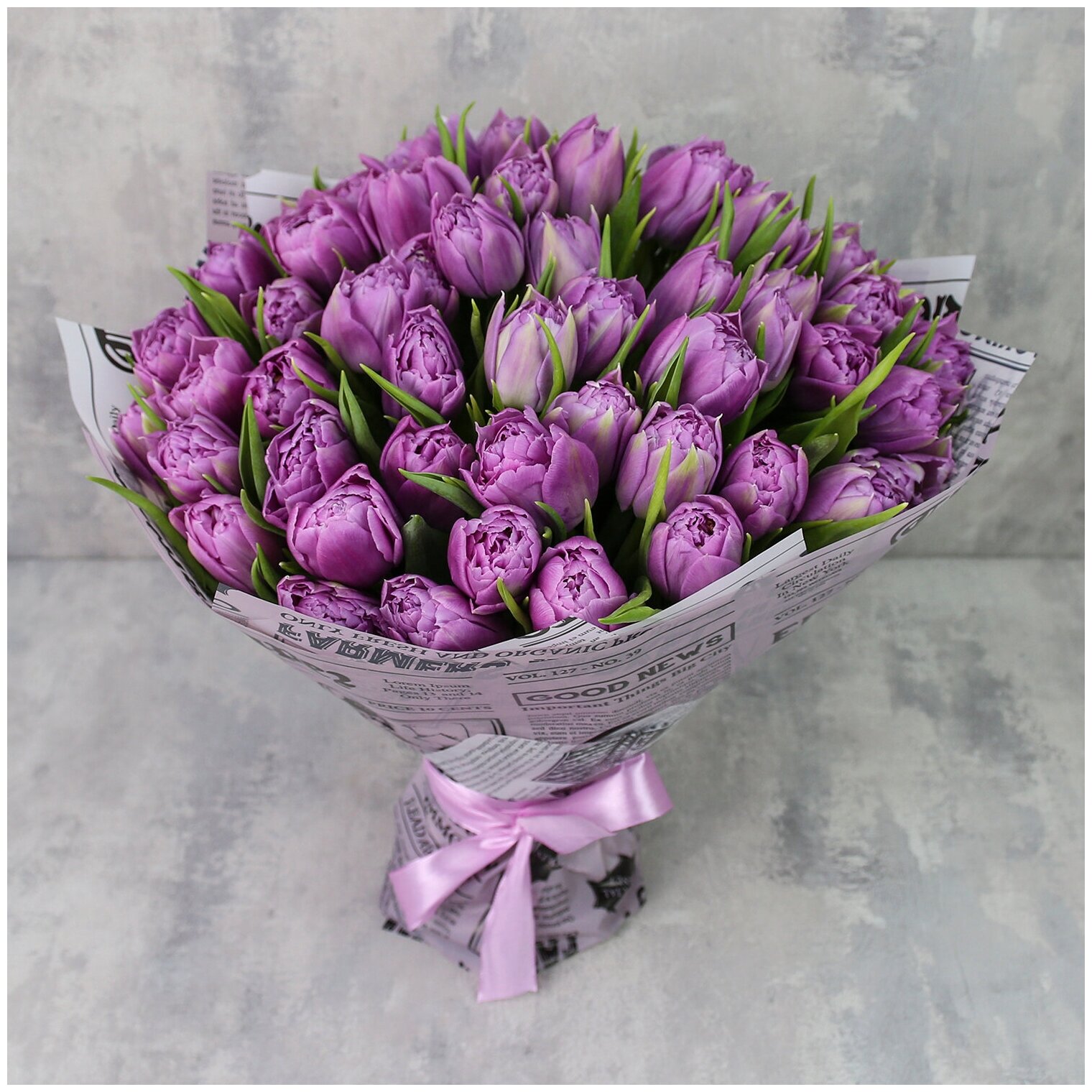 Цветы живые букет из 51 сиреневого пионовидного тюльпана Дабл Прайс