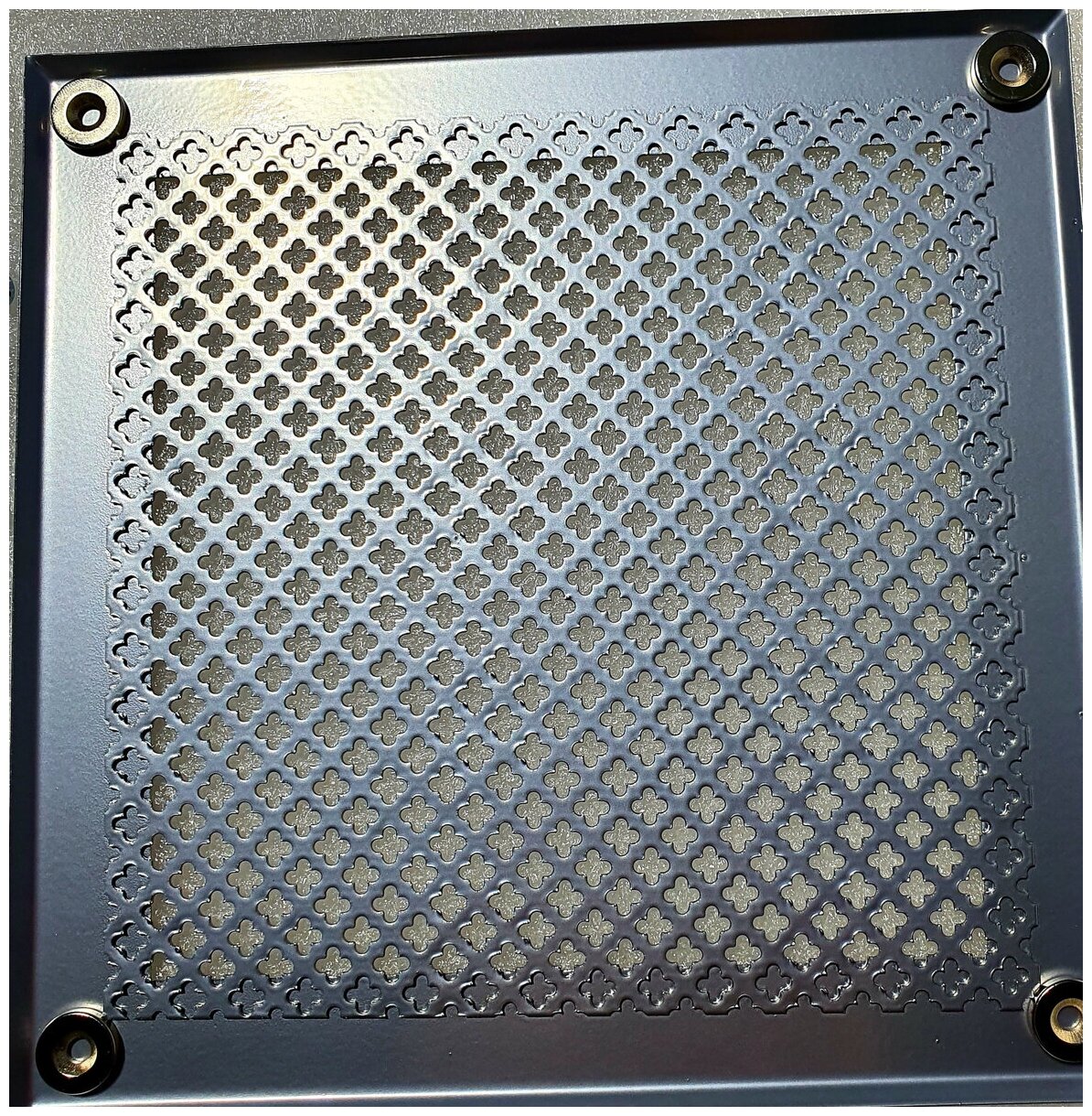 Вентиляционная решетка металлическая на магнитах 200х200мм, тип перфорации мелкий цветок, хром - фотография № 3