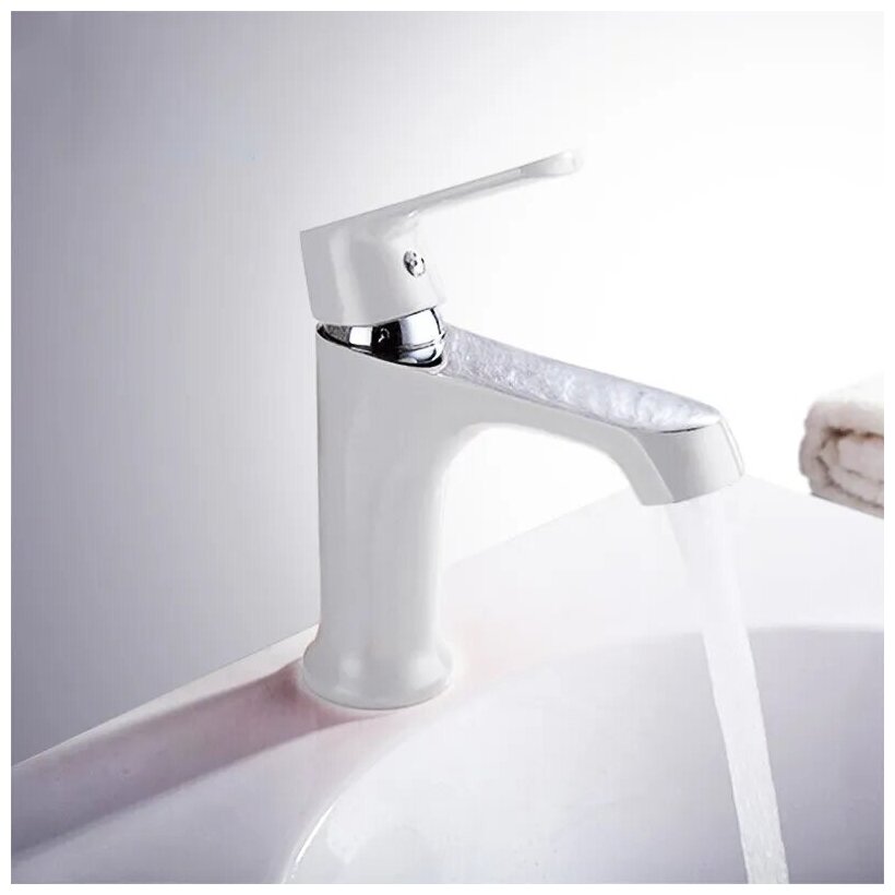 фото Смеситель для раковины однорычажный белый