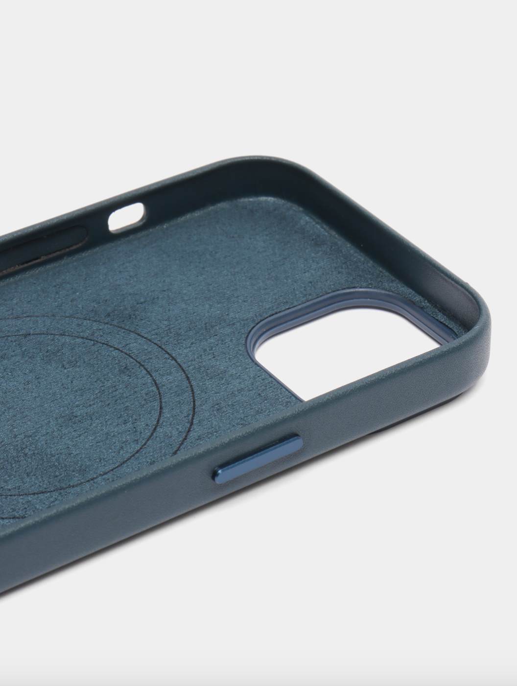 Океанский синий Кожаный чехол Leather Case для iPhone 14 с функцией MagSafe