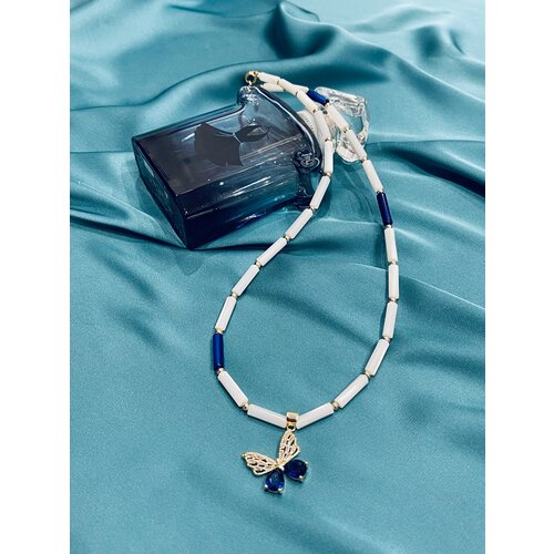 Колье Jewellery by Marina Orlova, перламутр, длина 47 см, белый, синий колье из натурального жемчуга с кулоном в виде бабочки